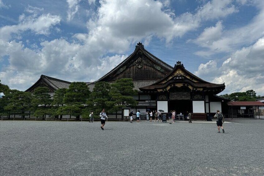 Kyoto: Nijo Castle, Noble Architecture and Gardens Guided Tour