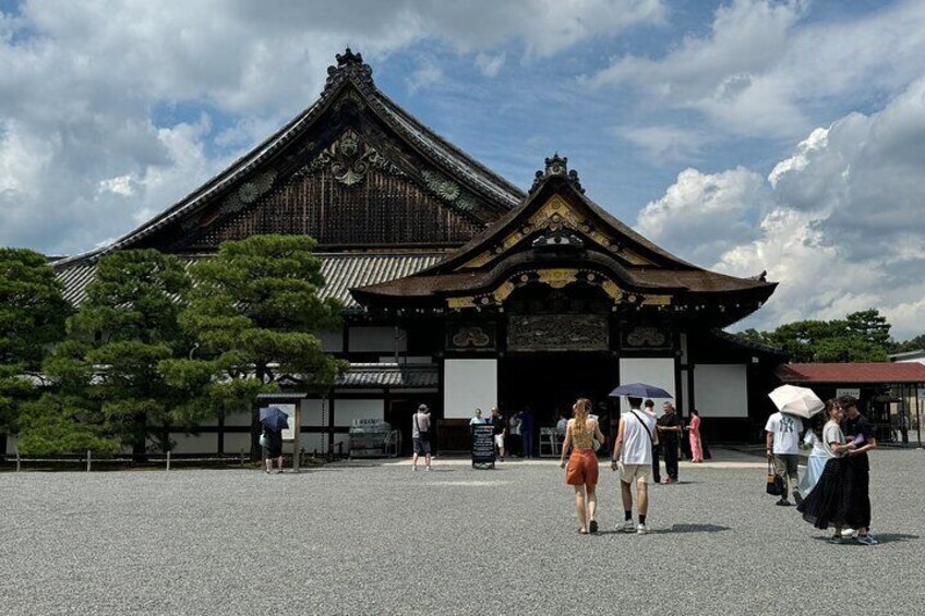 Kyoto: Nijo Castle, Noble Architecture and Gardens Guided Tour