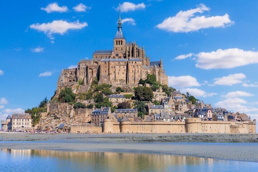 Skip-the-Line Ticket Mont-Saint-Michel Abbey Audio-Visual Tour