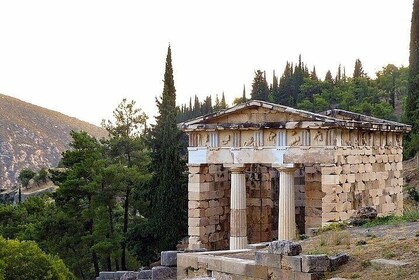 Delfi and Arachova in Athens Full Day Tour