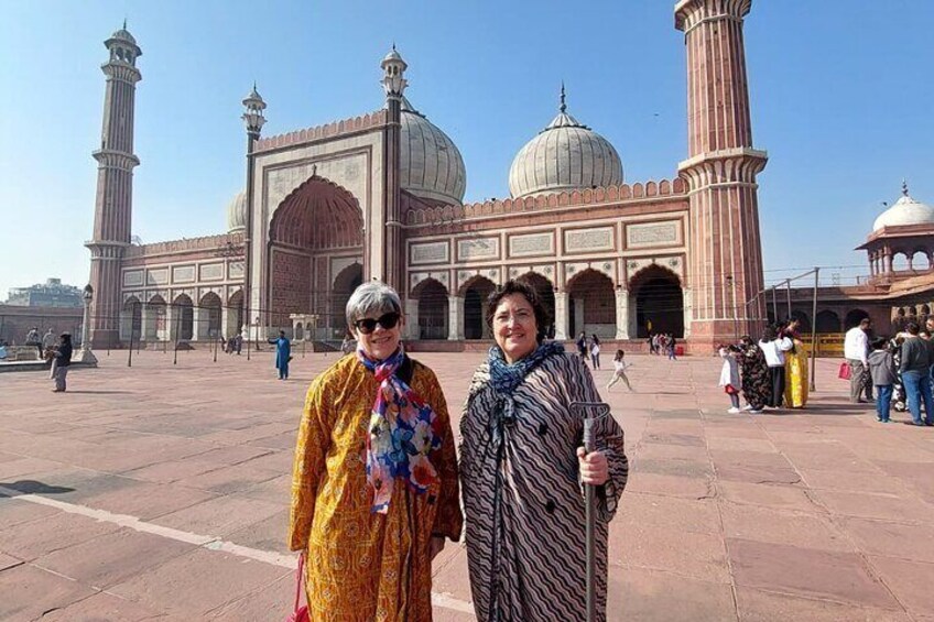 New Delhi Sightseeing and Slum Tour