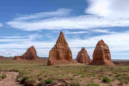 Capitol Reef Private Tour in Cathedral Valley and Bentonite Hills