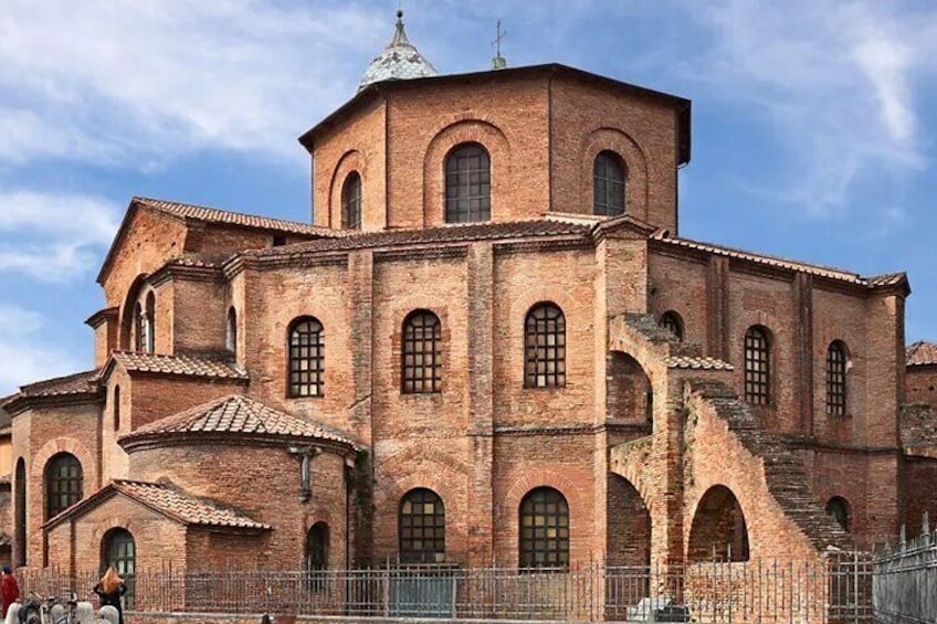 Ravenna Walking Tour with Audio and Written Guide by a Local