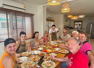 Phuket: Thai Cooking Class with 4 Dishes and Market Visit