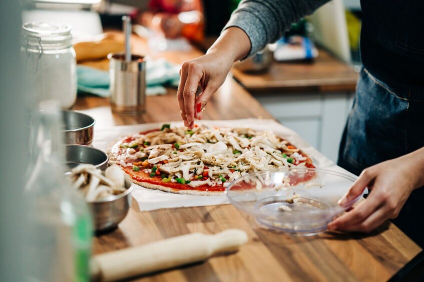 Florence: Pizza and Gelato Cooking Class with a Local Chef