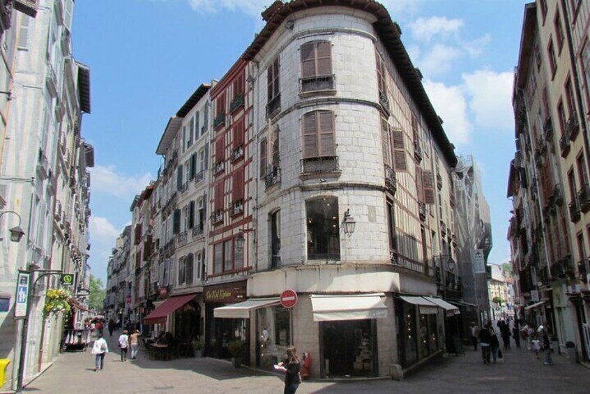 Bayonne Scavenger Hunt and Sights Self-Guided Adventure