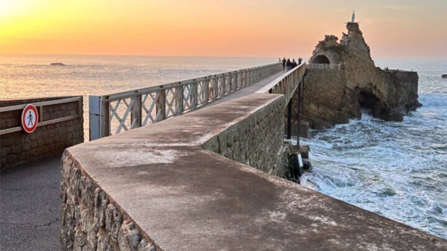 Biarritz Scavenger Hunt and Sights Self-Guided Tour