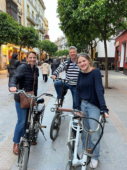 Seville: Flamenco Tour on eBike with Show