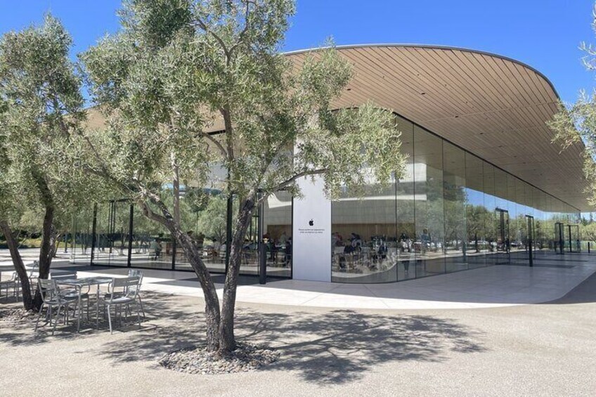 Immerse yourself in 45 minutes of groundbreaking design and innovation at Apple Park Visitor Center, where the future of technology and creativity come to life.