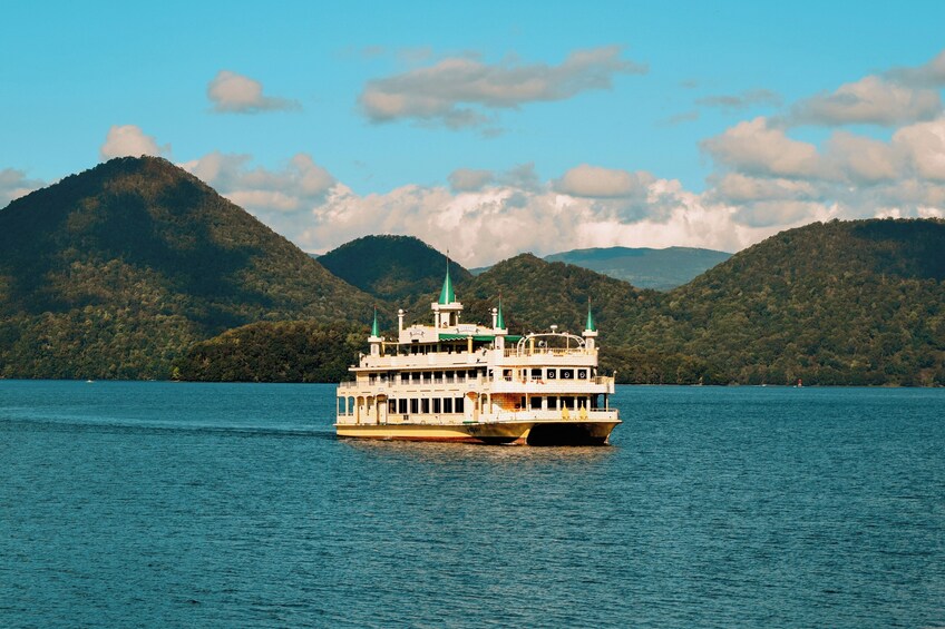 Noboribetsu and Lake Toya: A Day of Relaxation and Scenic Splendor