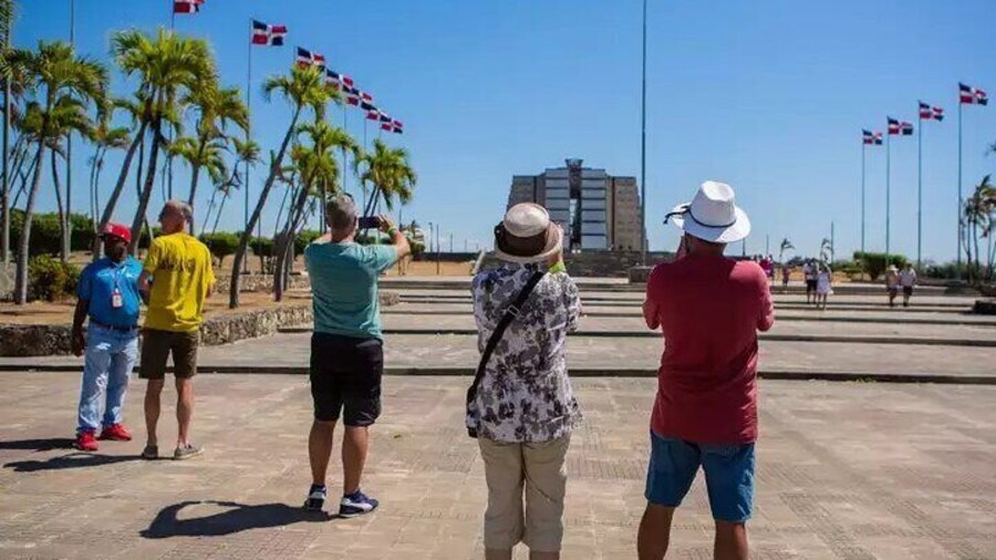 Half Day Santo Domingo Tour: Three Eyes Park to Colon Lighthouse
