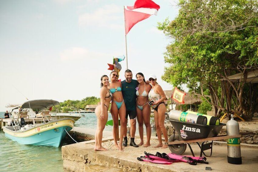 Private 5 Island Cruise Snorkeling Escobar Plane