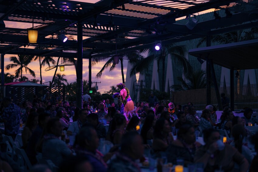 Paina Waikiki Luau at Waikiki Beach Marriott