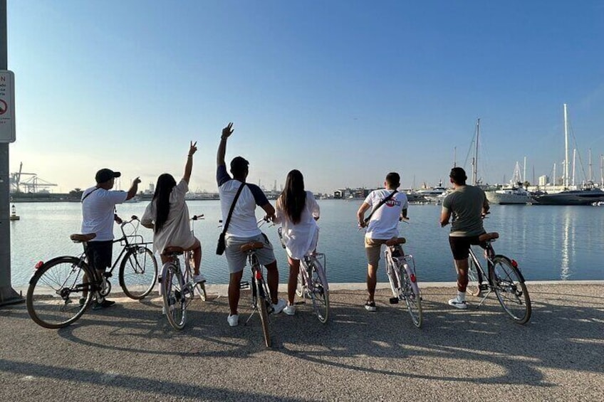 Valencia Bike Tour: Old Town to Modern Marvels (From 25€)