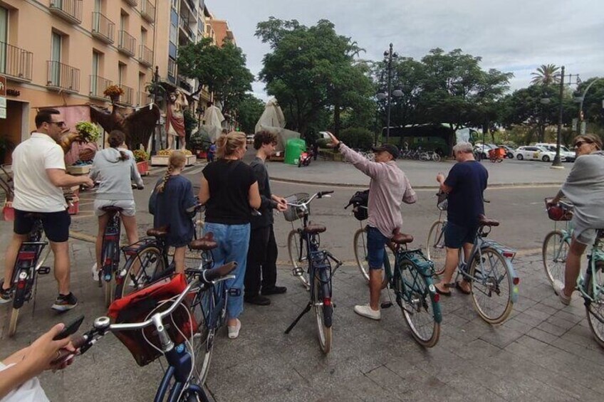 Discover Valencia by Bike Shared Guided Tour