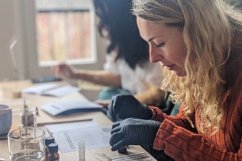 3 Hours Perfume Making Workshop in Amsterdam