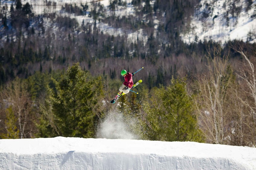 From Montreal: Skiing or Snowboarding Day Trip