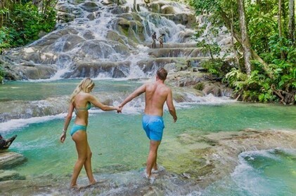 Cataratas del río Dunn, rafting en bambú y paseo en vehículos todo terreno ...