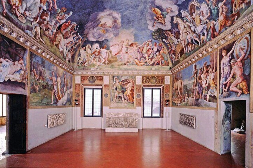 Mantova Walking Tour with Audio and Written Guide by a Local