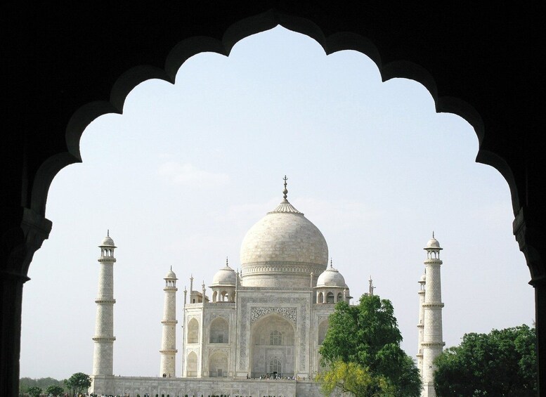 Taj Mahal Day Same Day by local Flights From Mumbai