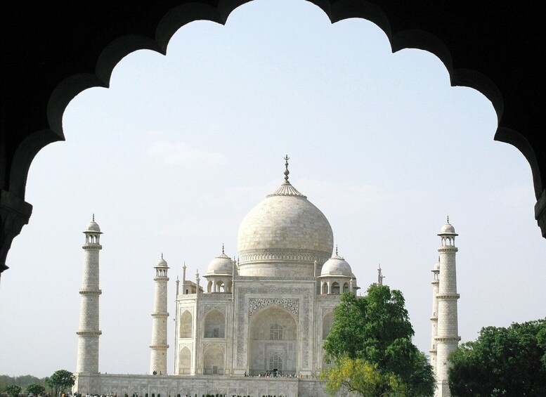 Taj Mahal Day Same Day by local Flights From Mumbai