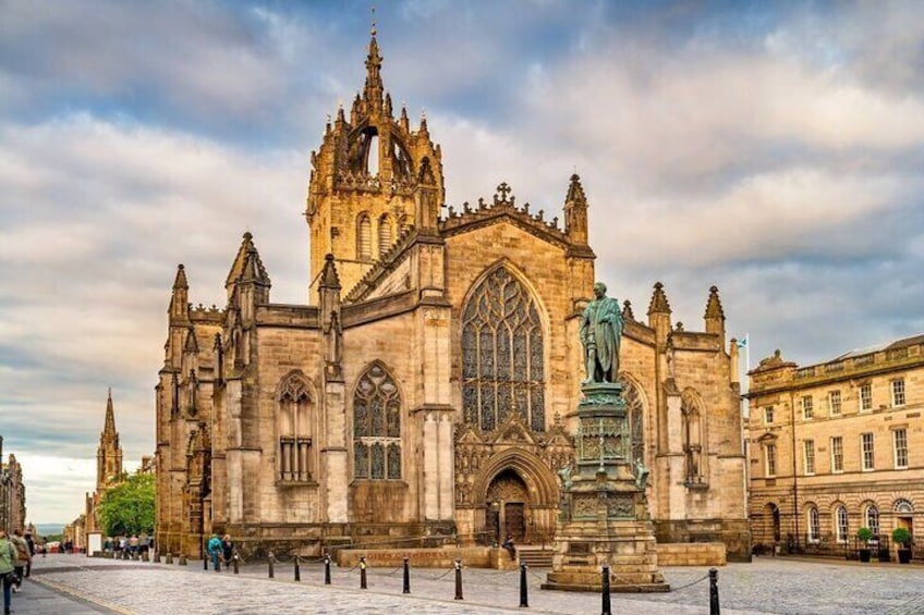 Edinburgh Self Guided City Walking Tour with Audio Guide