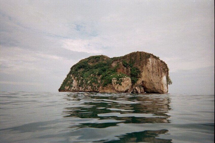 Visit the National Park “Los Arcos de Mismaloya”