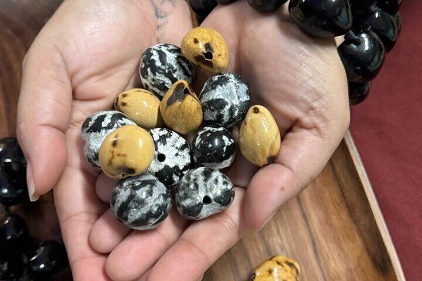 Hawaii Kukui Nut Bracelet Making Experience with Guide