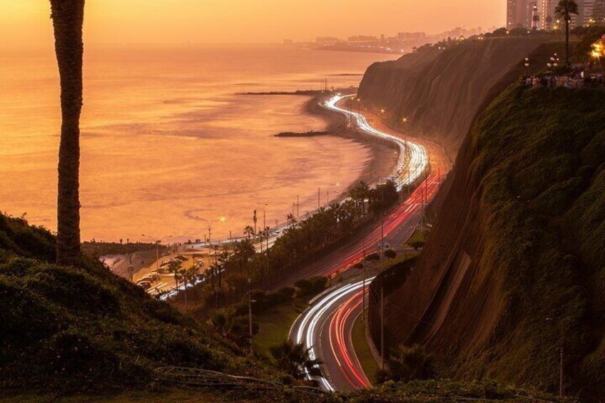 Private Night Tour in Lima and Miraflores Pool