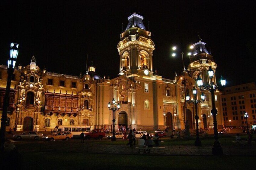 Private Night Tour in Lima and Miraflores Pool