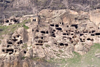 Excursión histórica a Vardzia, Rabat y Borjomi