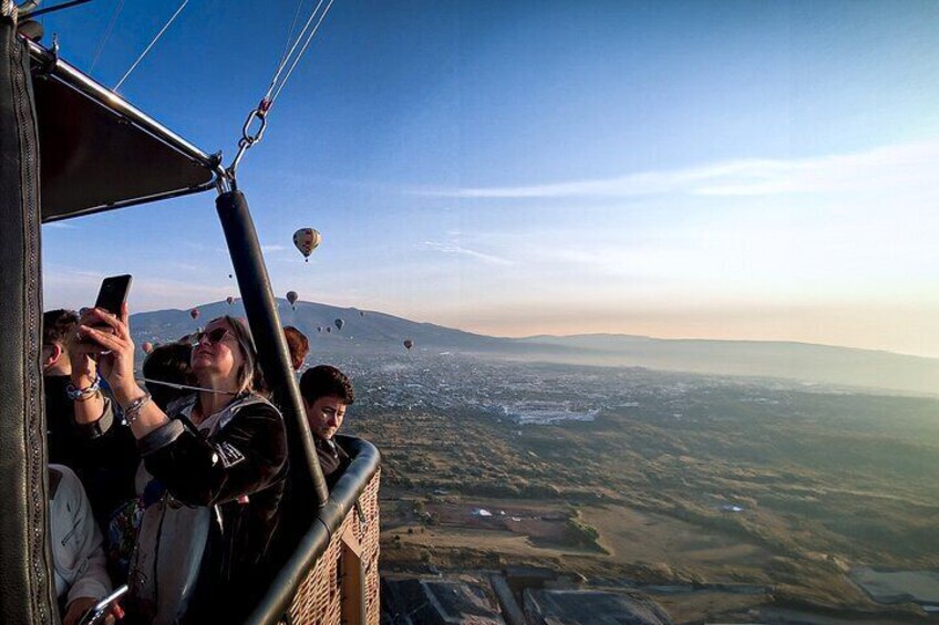 Hot Air Balloon Ride Over Teotihuacán Pyramids from Mexico City