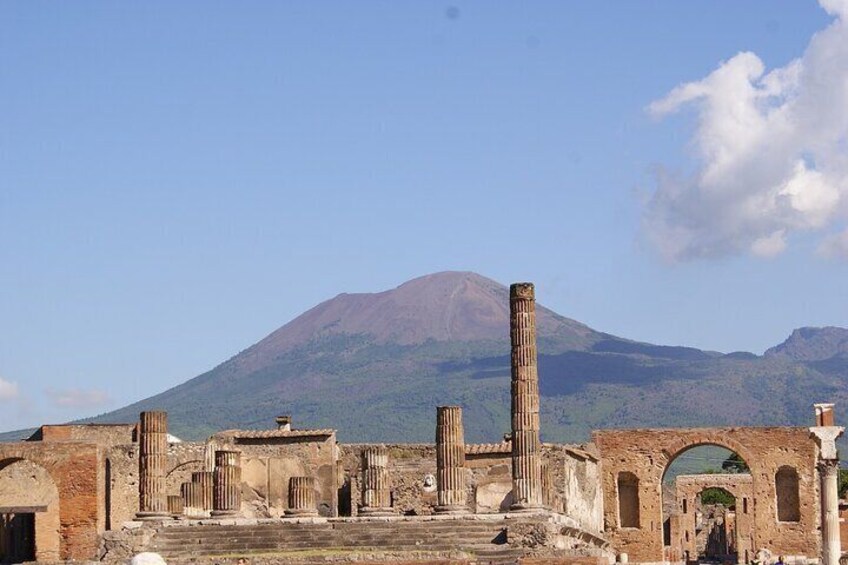 Private All inclusive Tour to Pompeii, Sorrento and Positano 