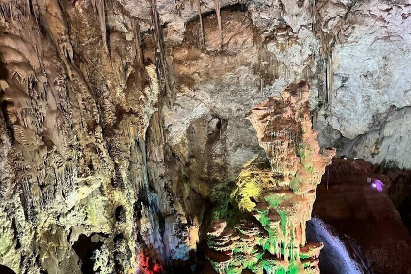 Canelobre Caves and Busot Tour in Alicante