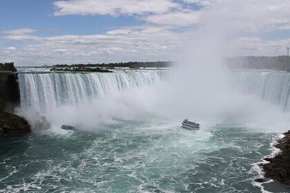 Niagara Falls Day Tour from Toronto with Wine Tasting