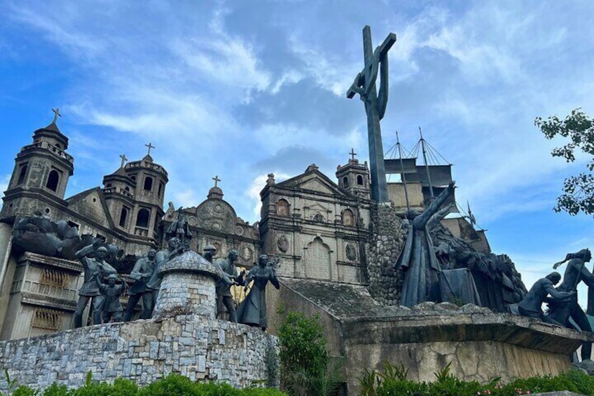 Heritage of Cebu Monument: View this intricate monument depicting significant events in Cebu's rich history.