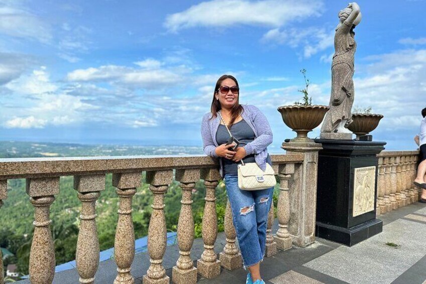Temple of Leah: Marvel at this grand temple, a tribute to undying love, offering panoramic views of Cebu.
