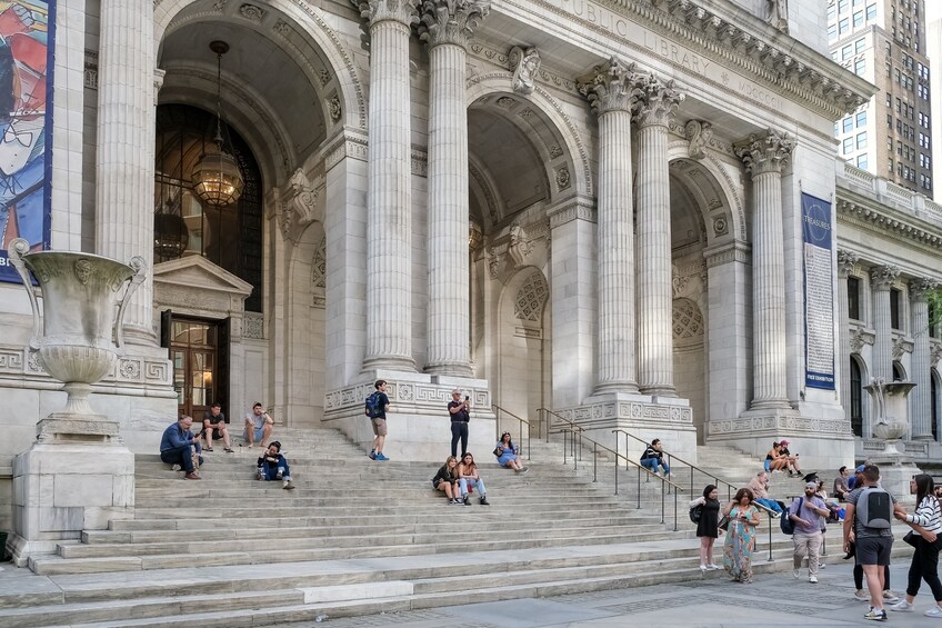 Midtown Manhattan Guided Tour with One Vanderbilt SUMMIT Admission