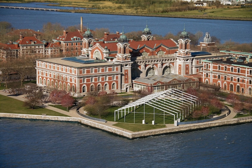 New York City: Statue of Liberty & Ellis Island Fully Guided Tour