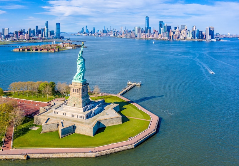 New York City: Statue of Liberty & Ellis Island Fully Guided Tour