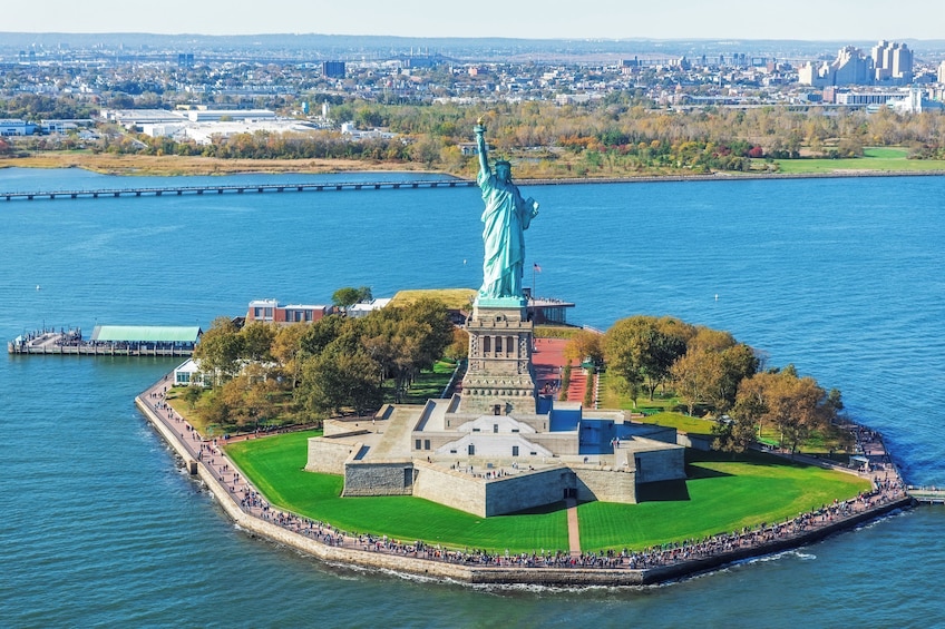 New York City: Statue of Liberty & Ellis Island Fully Guided Tour