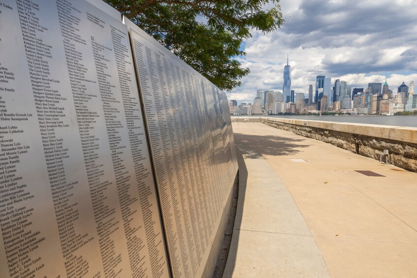 New York City: Statue of Liberty & Ellis Island Fully Guided Tour