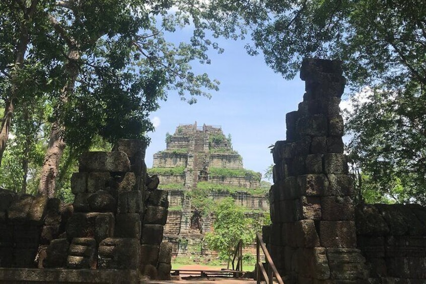 Prasad Thom in Koh Ker group built around 928AD to 944AD.