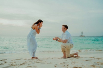 Aruba Beach Romantic Sunset Photoshoot & Picnic in Luxury Cabana