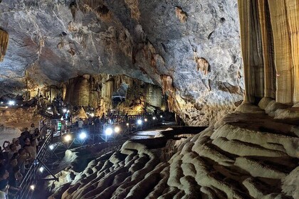 From Dong Hoi: Paradise Cave and Phong Nha Cave Tour with Lunch