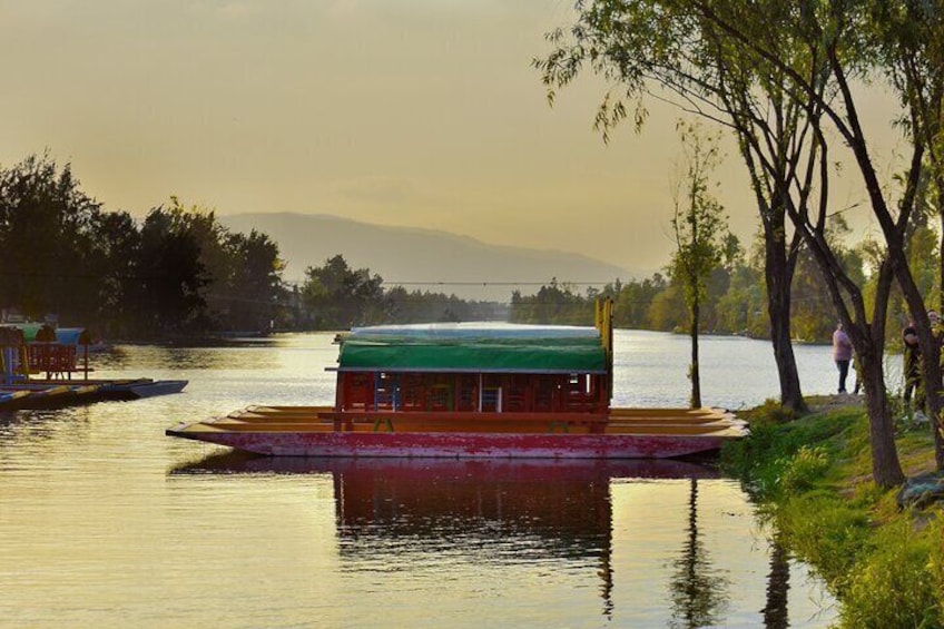 Floating party in Xochimilco with drinks and snacks