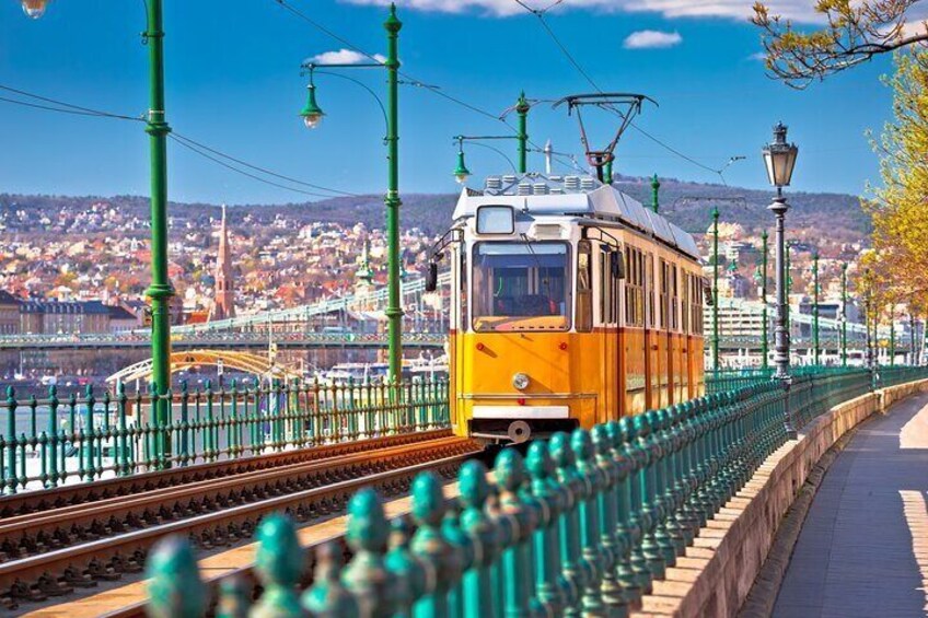 Budapest Danube River Cruise with Old Town Walking Tour