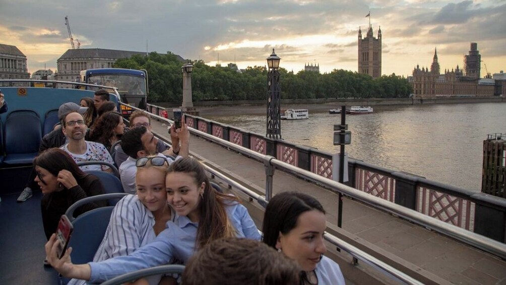 Taylor Swift Inspired Singalong London By Night Bus Tour