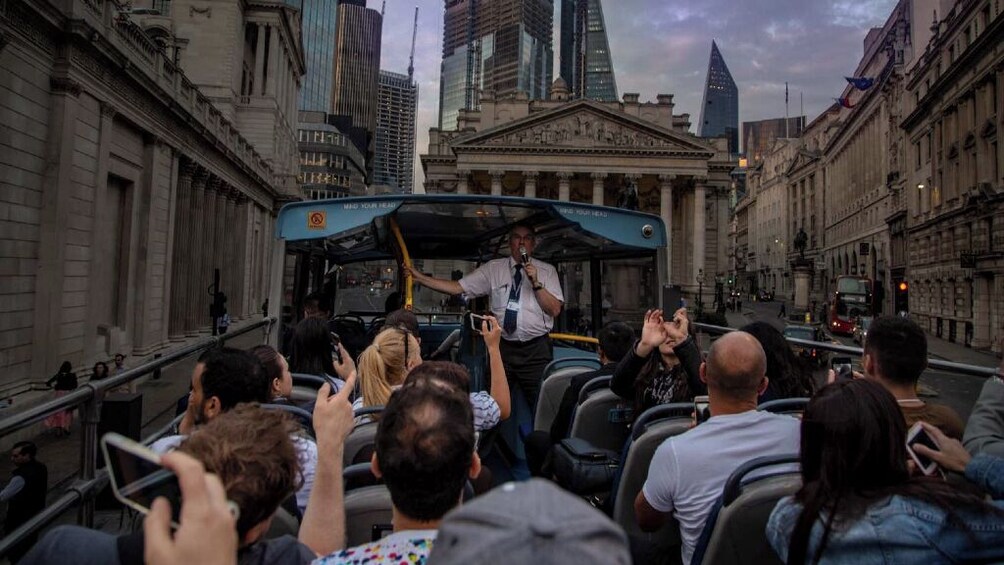 Taylor Swift Inspired Singalong London By Night Bus Tour