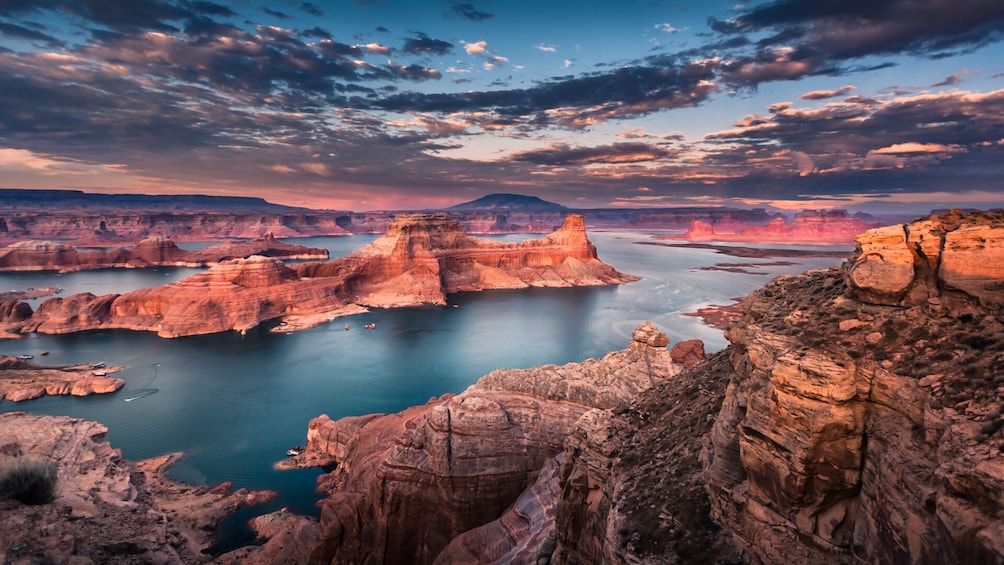 Antelope Canyon & Horseshoe Bend Expedition from Las Vegas